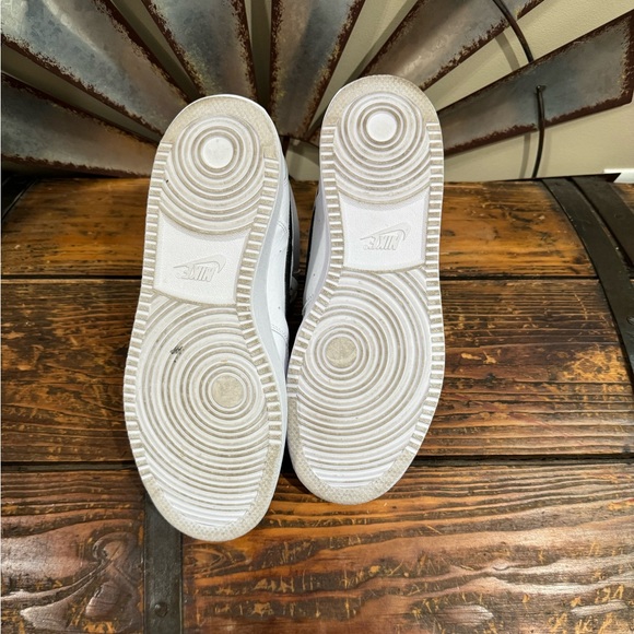 Men’s Nike High Top Sneakers - Picture 4 of 8